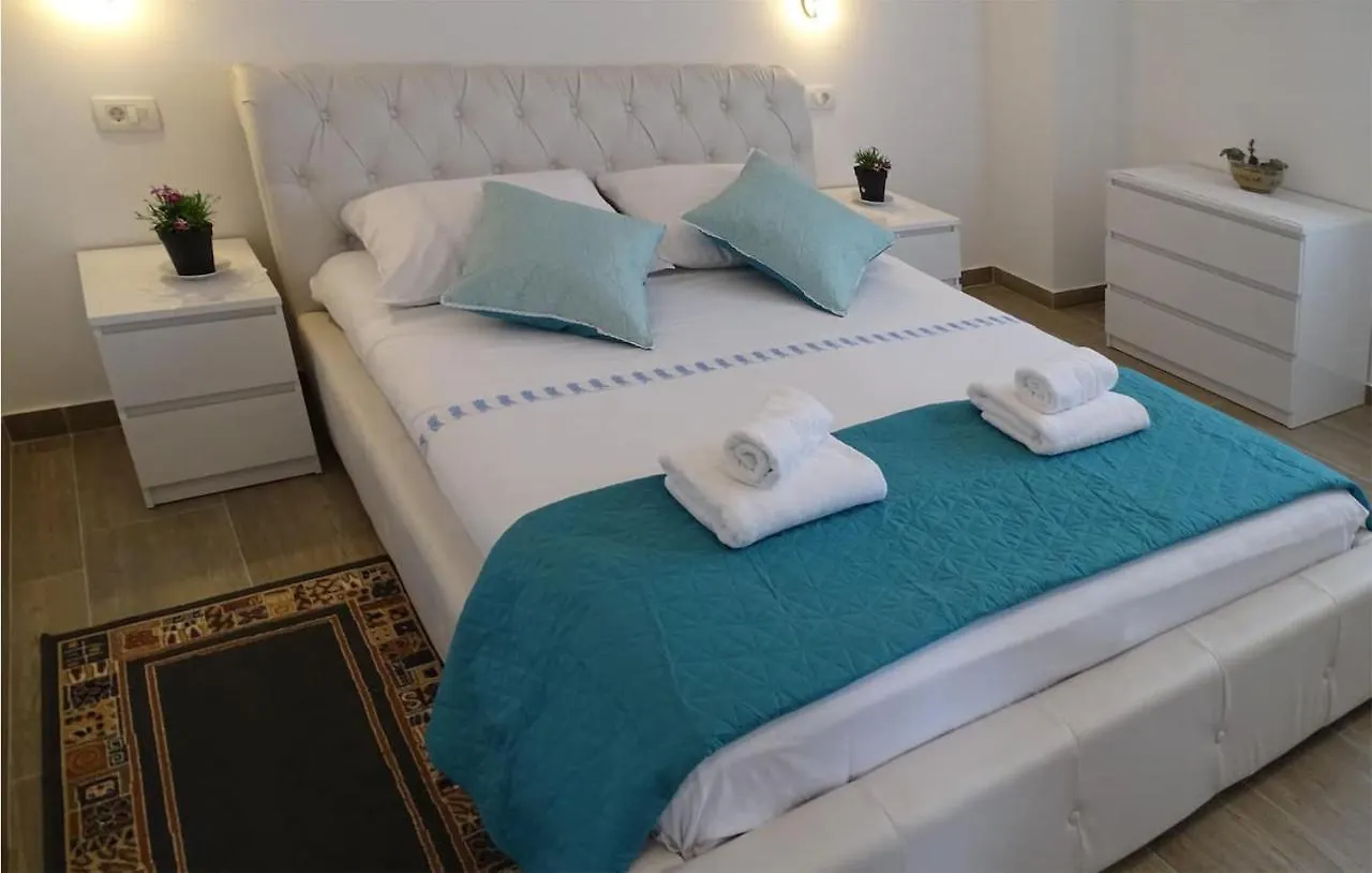 2 Bedroom Awesome Apartment In Zadar
